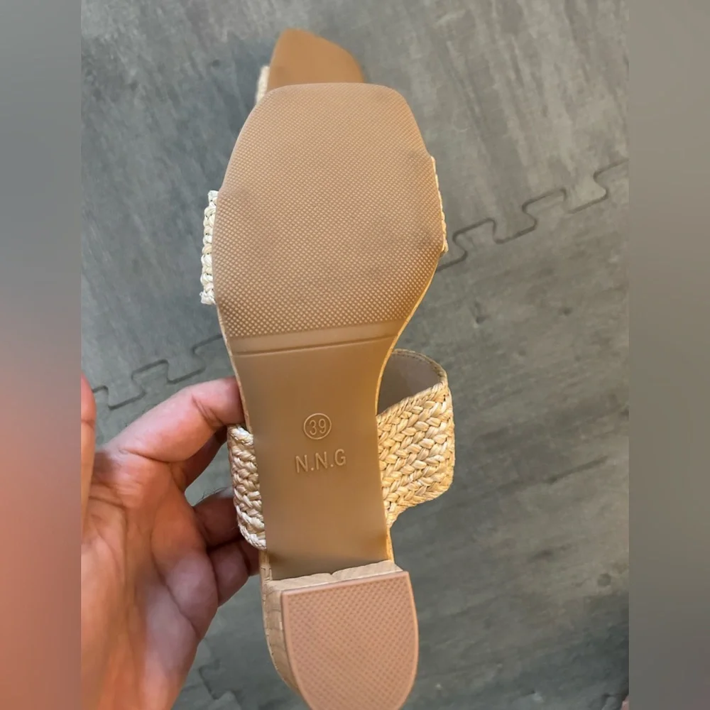 Women's Tan Woven Slide Sandals. Size 39.